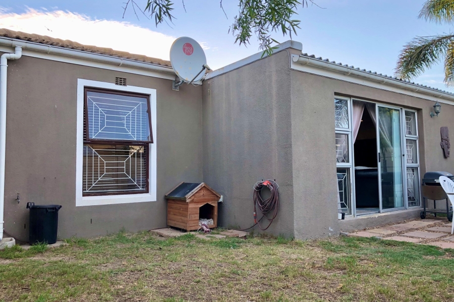 To Let 2 Bedroom Property for Rent in Sunningdale Western Cape